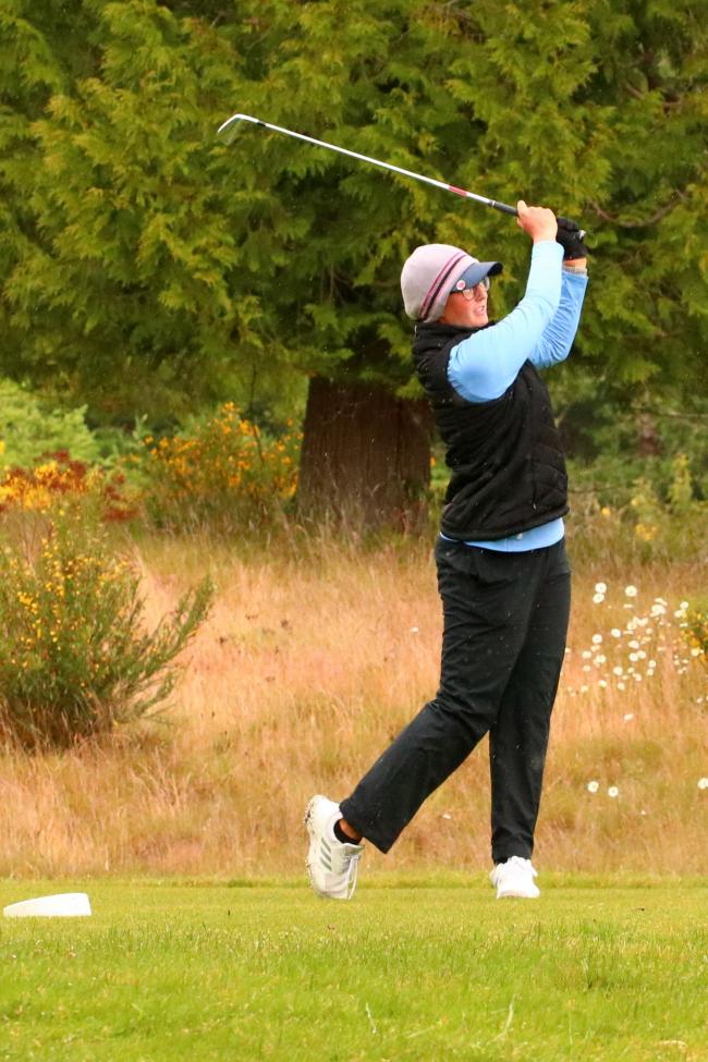 Knox wins women's golf tournament | Westside Seattle